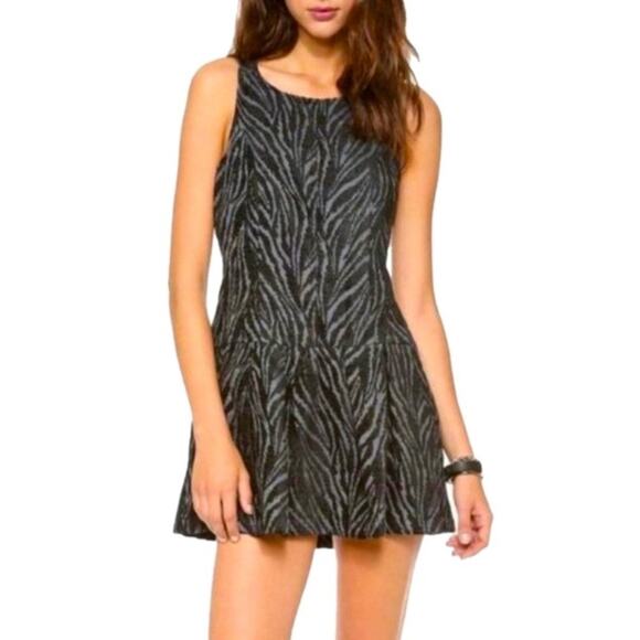 Free People Soft Chenille Zebra Stripe Mini Dress Sleeveless Zip Up Zipper Back - Picture 1 of 10